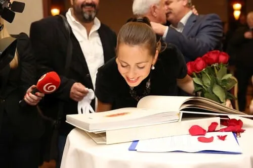 Adriana Kučerová krstí knihu Texty v Obrazoch, Obrazy v Textoch